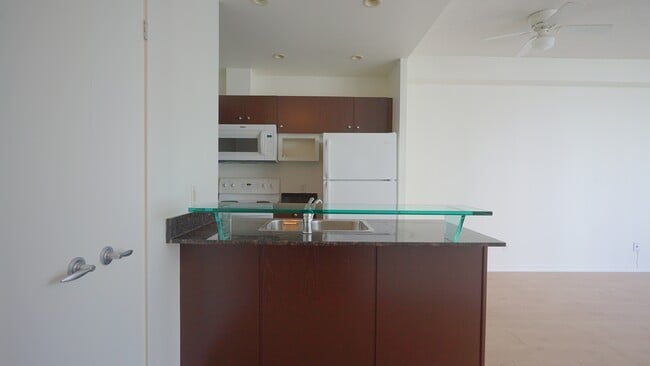 Photo - 208-2208 Queens Quay W