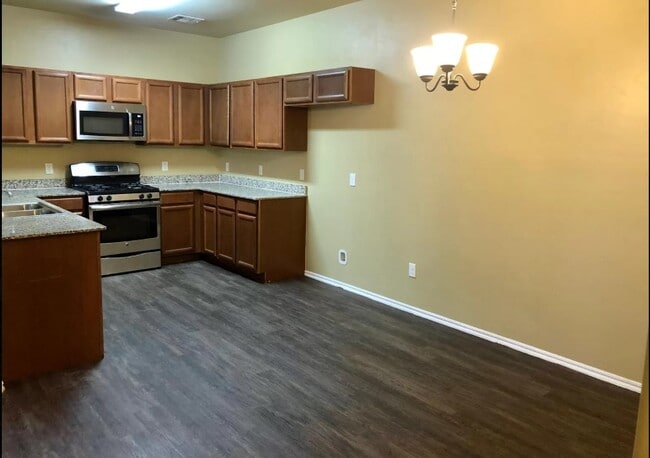 Photo - 100 Barrett Pl