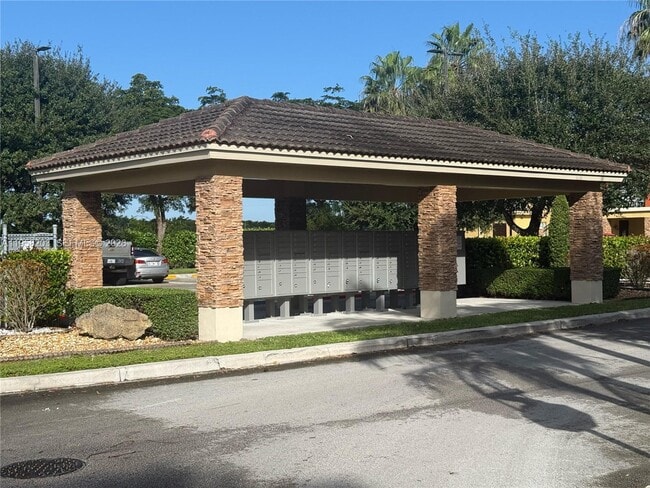 Photo - 930 NE 34th Ave Unidad 201