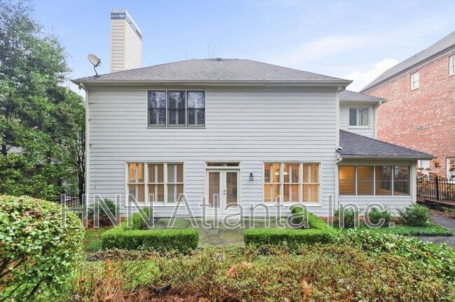 Photo - 3194 Windsor Lake Dr NE