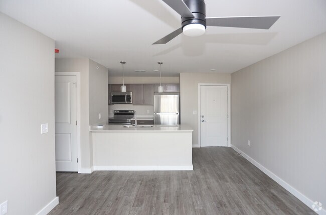 2BR, 2BA - 903 SF