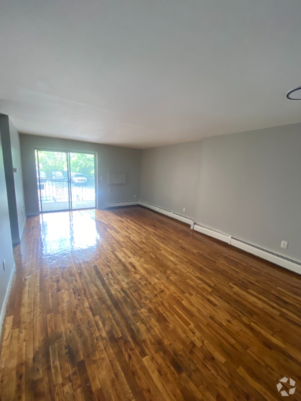 Building Photo - 20 May St Rental