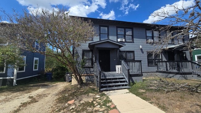 Building Photo - 407/409 Natalen Avenue Unit 407 Natalen