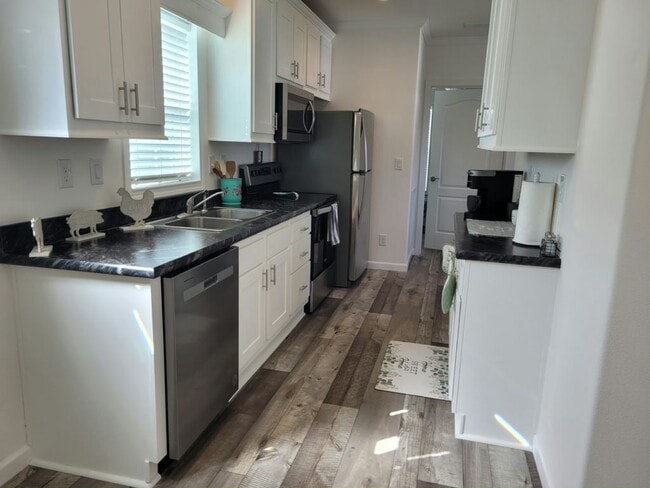 Photo - 5552 Annette St