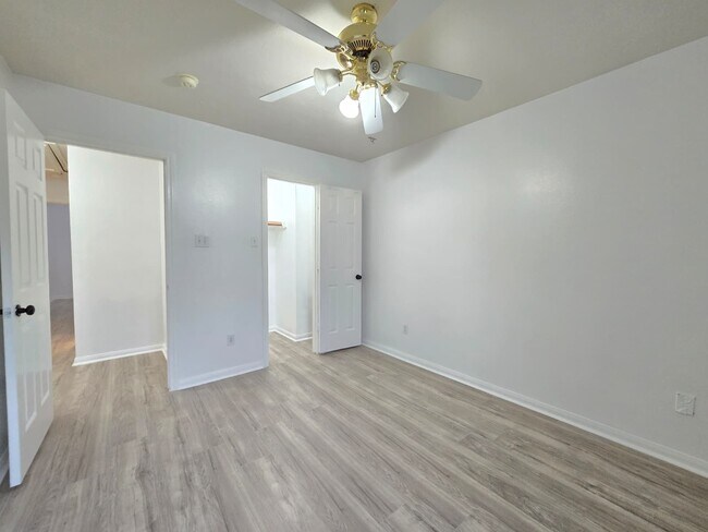 Photo - 6007 Bassetdale Ln