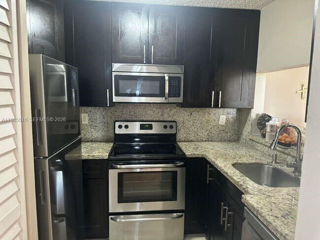 Photo - 8185 NW 7th St Unidad 319