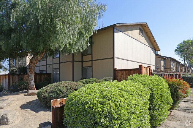 Photo - Pepper Tree Apartments