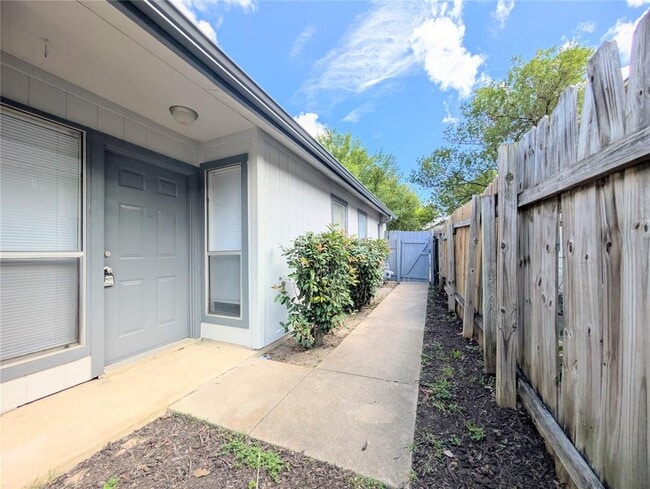 Photo - 2036 Redwing Way