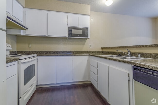 1BR, 1BA - 750SF
