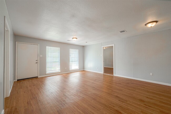 Photo - 5619 Willow Glen Dr