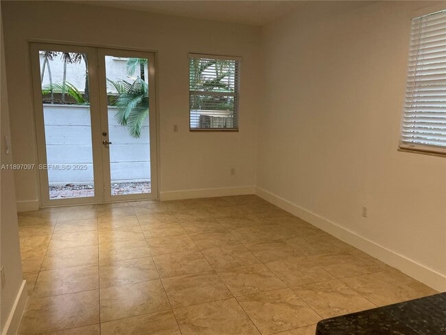 Photo - 2845 Coconut Ave