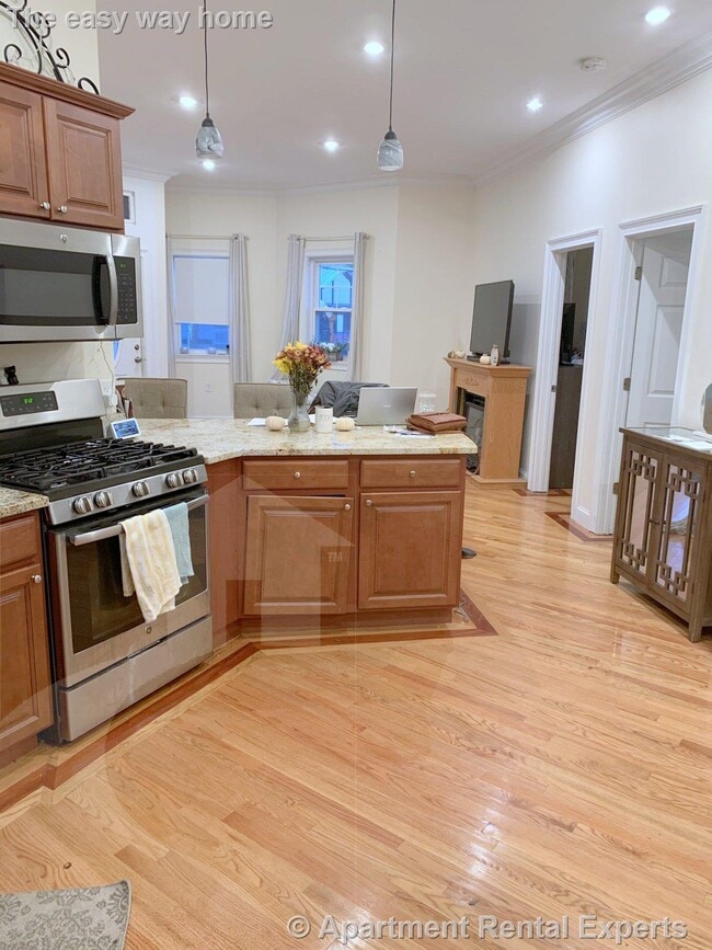 Building Photo - 406 Medford St Unit #1 Rental