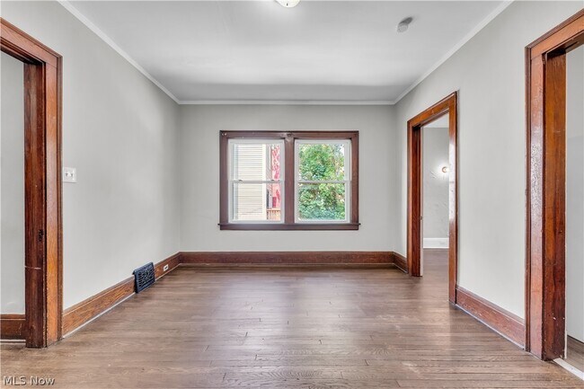 Photo - 1321 W 85th St Unit 2