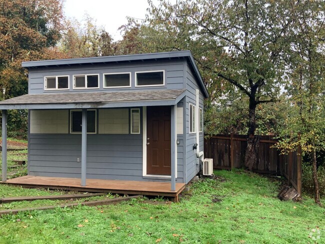 Building Photo - 2 Dwellings on Same Lot Rental