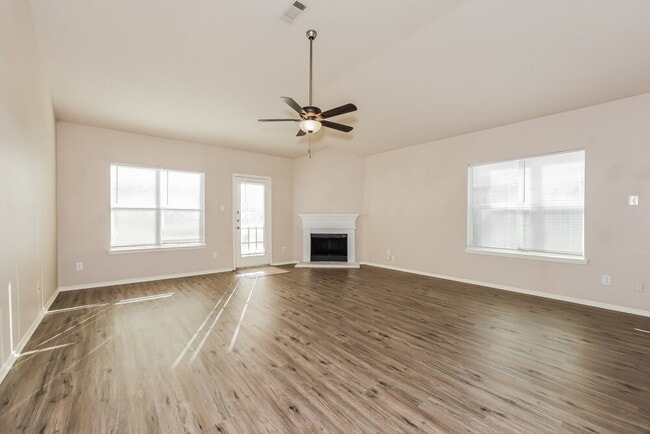 Photo - 1013 Crane Cir