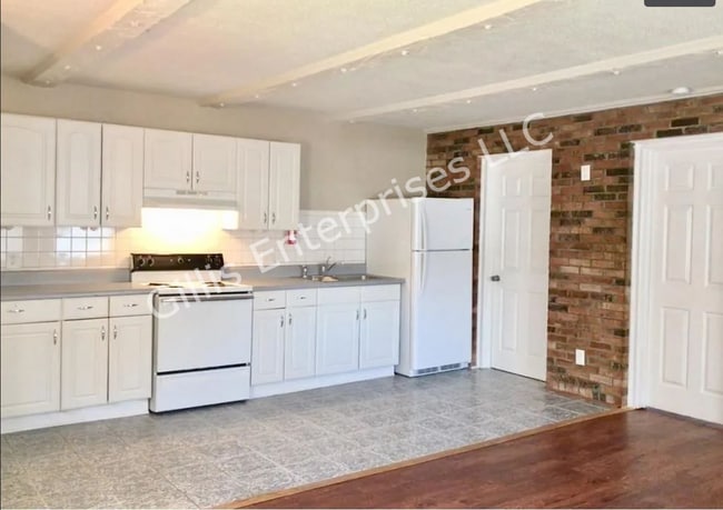 Building Photo - 2819 McKinley Rd Unit Duplex #2 Rental
