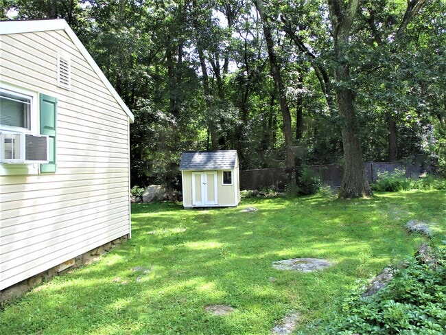 Patio lateral Verano - 8 Jennings Rd