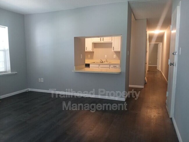 Photo - 2725 Campbell St