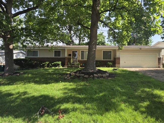 Building Photo - 2259 Ainsworth Dr