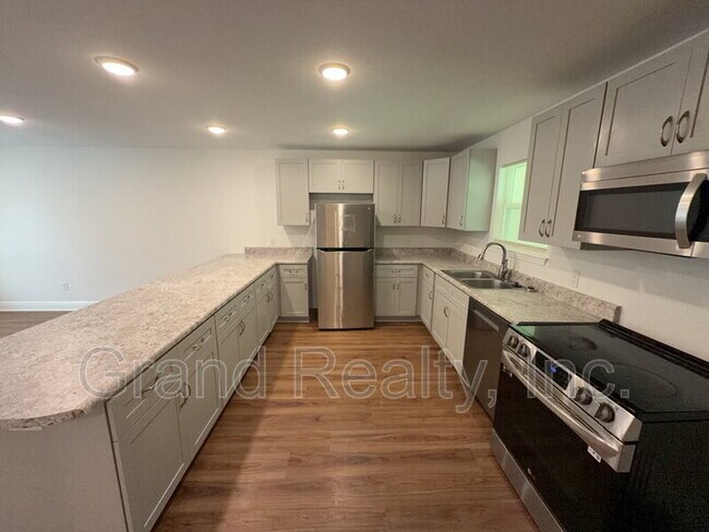 Photo - 5098 Bruner St