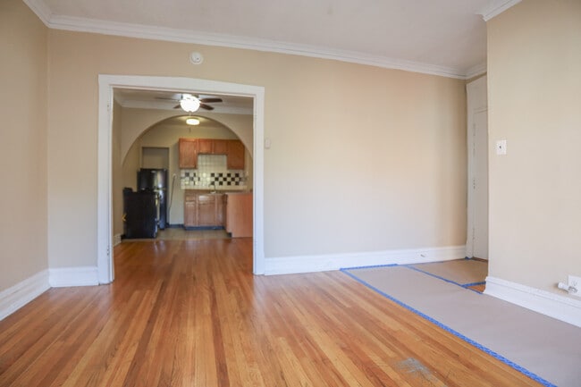 5410 S Harper Ave Unit 211