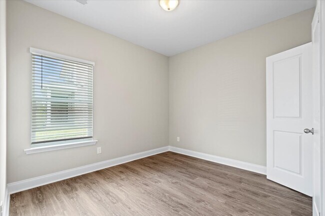 Photo - 1466 Summergate Dr