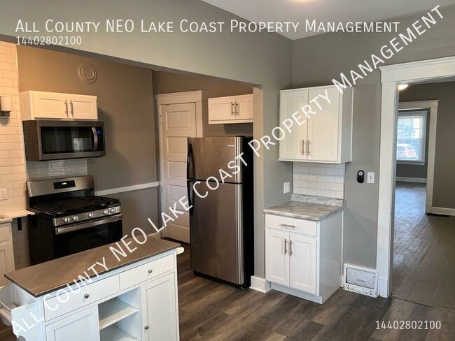 Photo - 1472 Ridgewood Ave