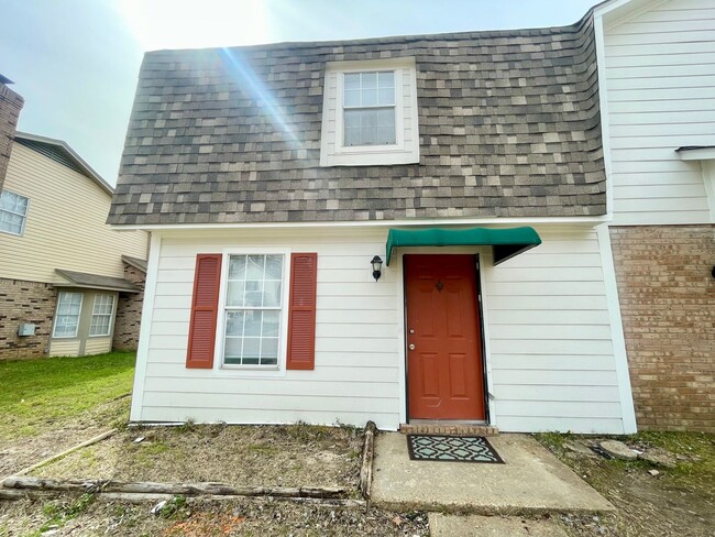 2 Bedroom Townhome in NE Jackson! - 2 Bedroom Townhome in NE Jackson!