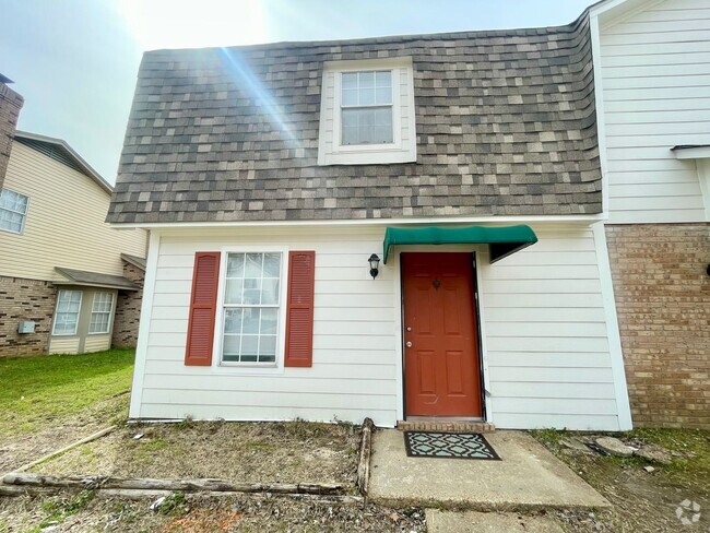 Building Photo - 2 Bedroom Townhome in NE Jackson!