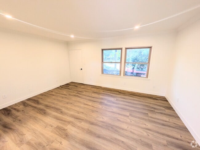 Building Photo - 10963 Culver Blvd Rental