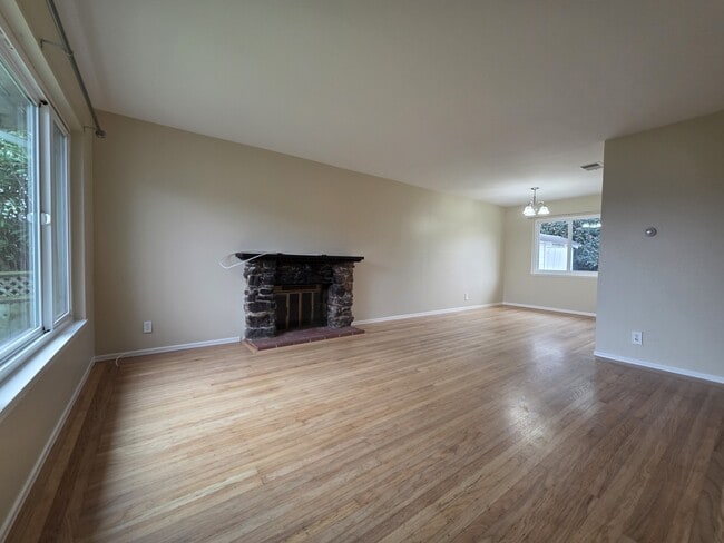 Photo - 2440 Maywood Dr