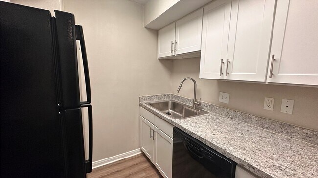 Photo - 2825 Bellefontaine Unit 142A