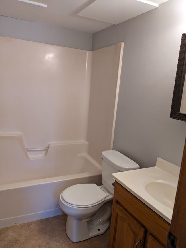 Baño - 211 W 13th St Unidad 211