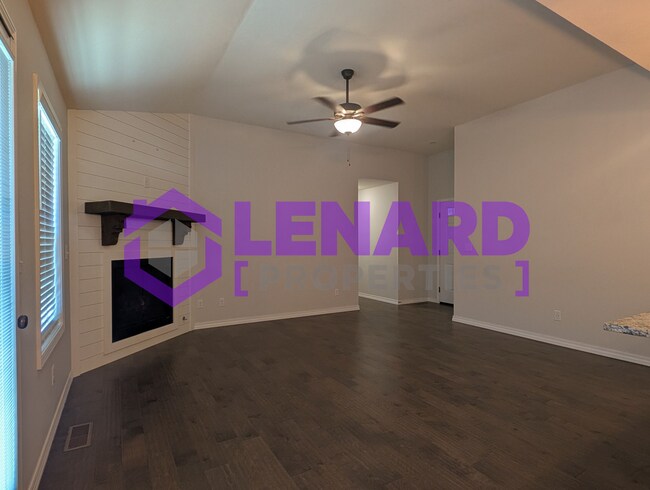 Photo - Spacious 3 Bedroom Home!