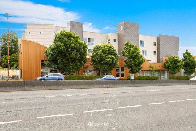 Building Photo - 4020 Aurora Ave N Unit 303