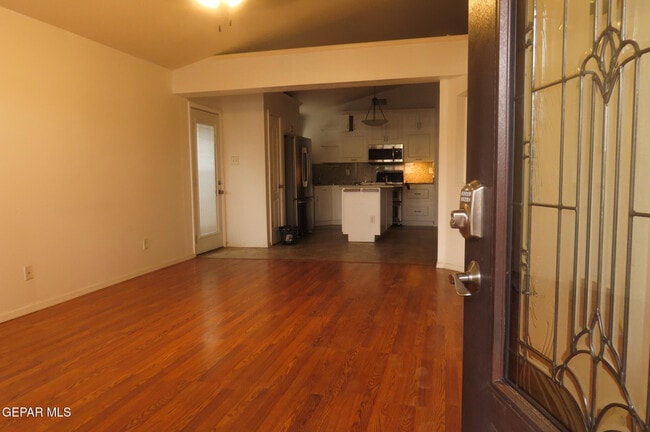 Photo - 3493 Yellow Rose St