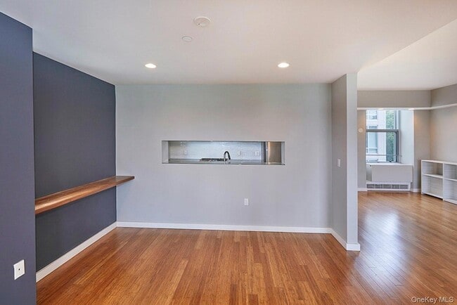 Photo - 3751 Riverdale Ave Unidad 5A