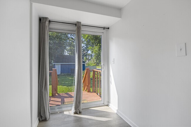 Photo - 589 W Marshall St