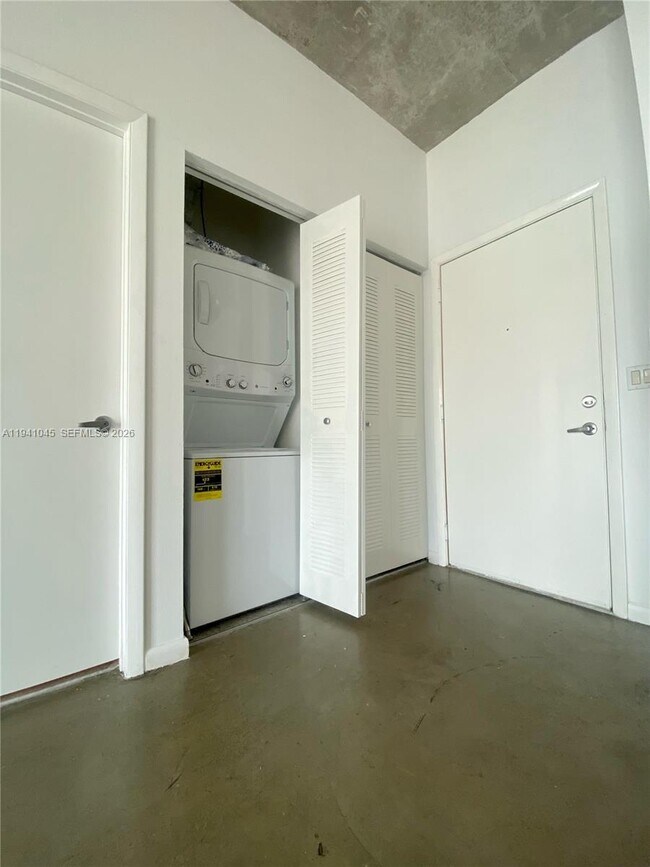 Photo - 234 NE 3rd St Unidad LPH05