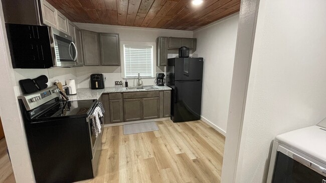 Photo - 1126 Seydler St