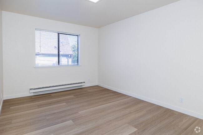 2BR, 2BA - 800SF Bedroom 2