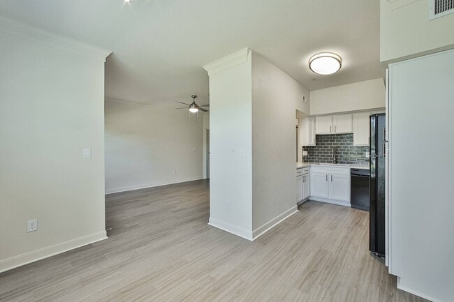 Photo - Get Up to 3 Weeks Free – Plus an Exclusive... Unit AA141