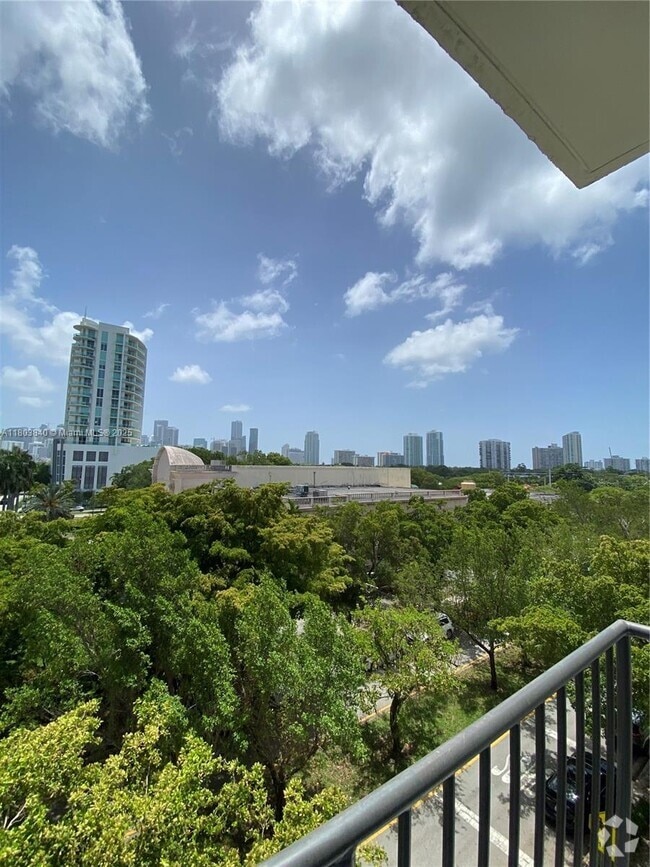 Building Photo - 2701 SW 3rd Ave Unit 403 Rental