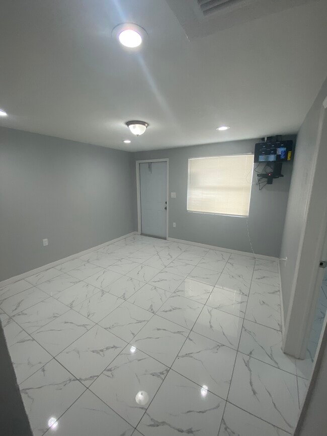Photo - 545 SW 10th St Unit #1