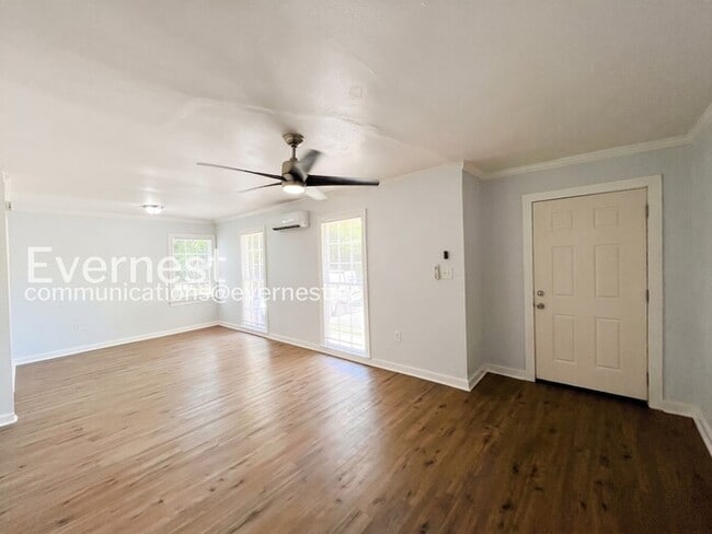 Photo - 521 Launcelot Rd