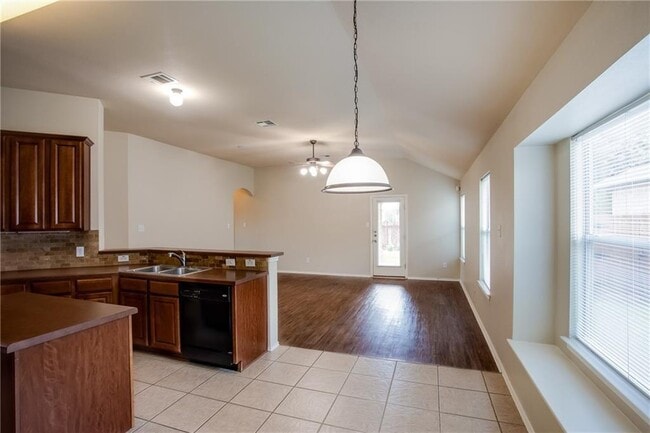 Photo - 1200 Rainbow Parke Dr