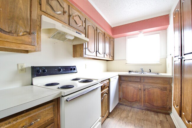 Photo - 806 N 62nd St