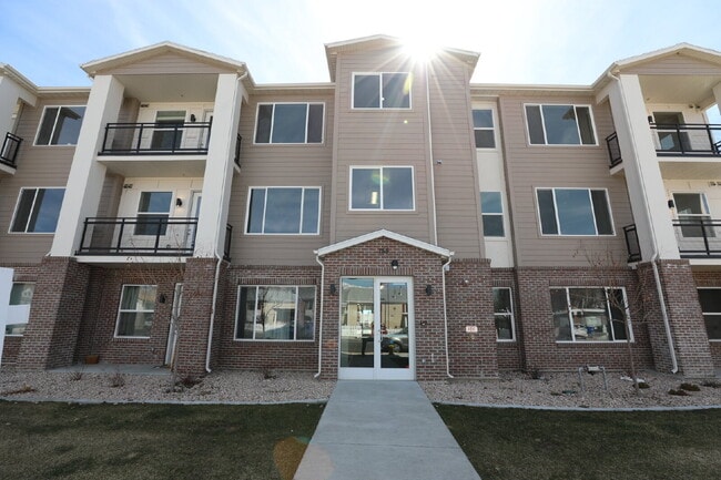 Building Photo - Welcome to Morrelli Apartments-2 MONTHS RENT FREE! Unit 211