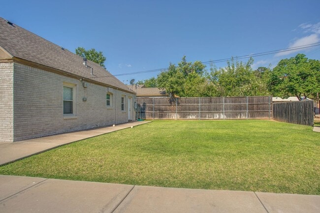 Photo - 2520 20th St Unit Front