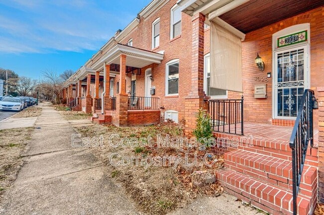 Photo - 3028 Kenyon Ave